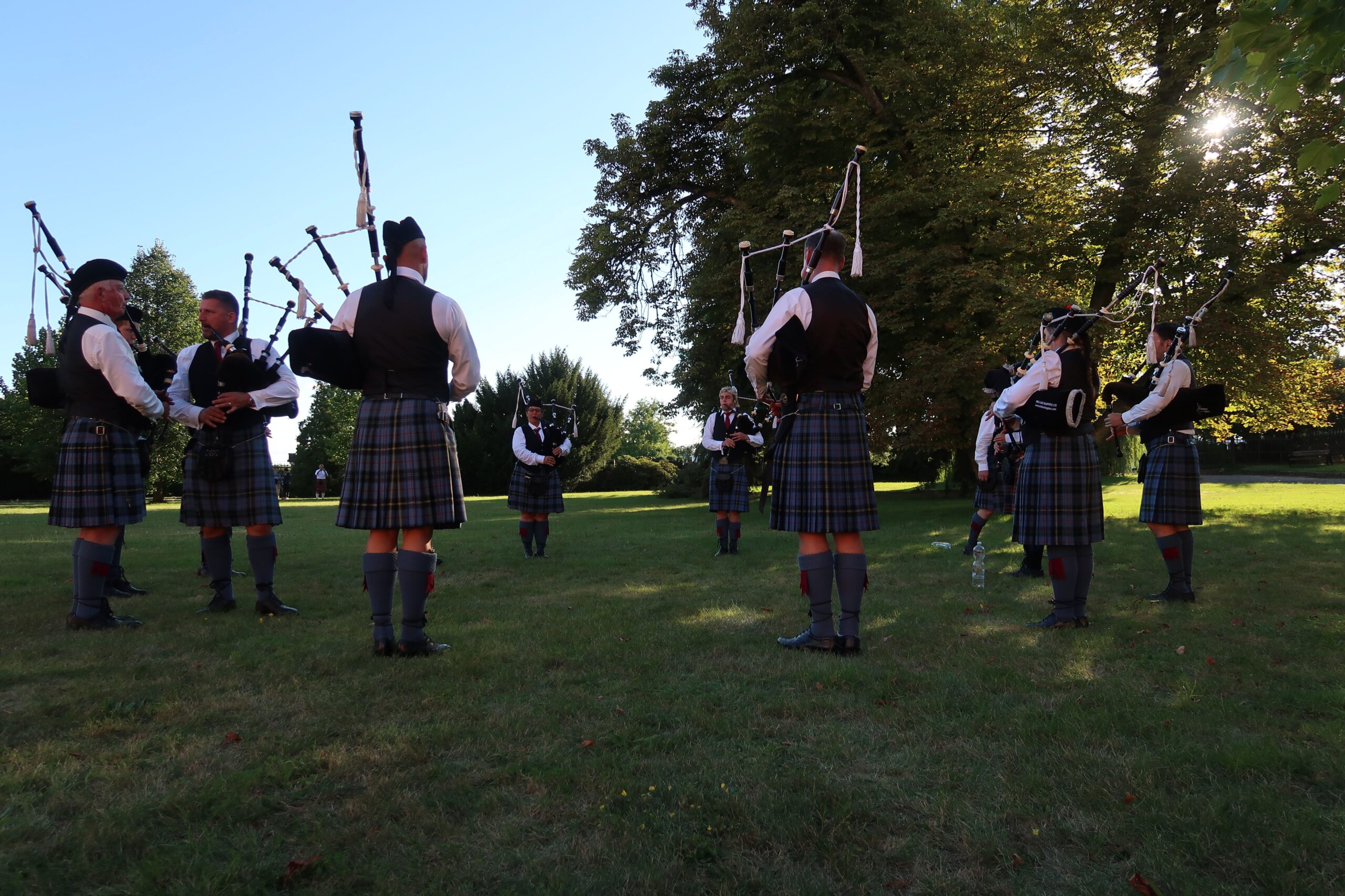 Pipers tuning outside